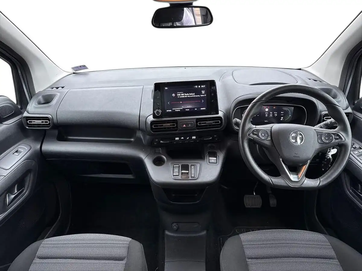 2024-vauxhall-combo-life-e-ultimate-big-12