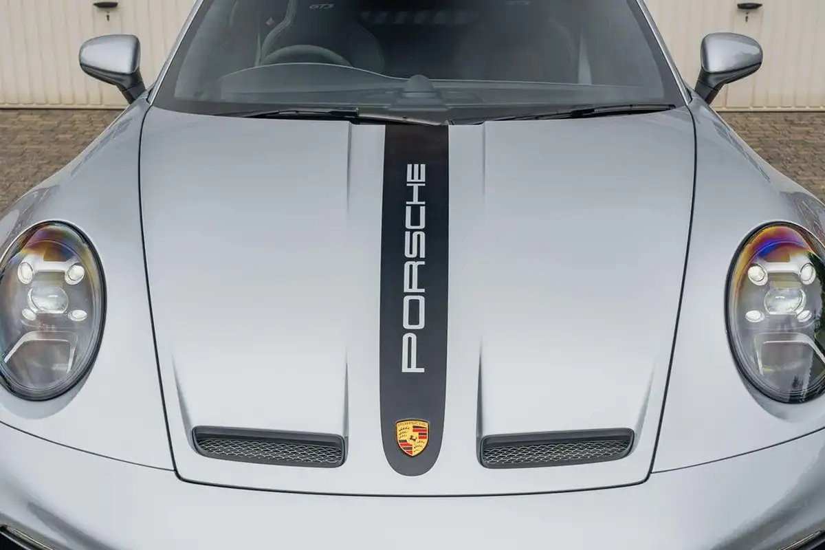2021-porsche-911-40-gt3-rwd-big-8