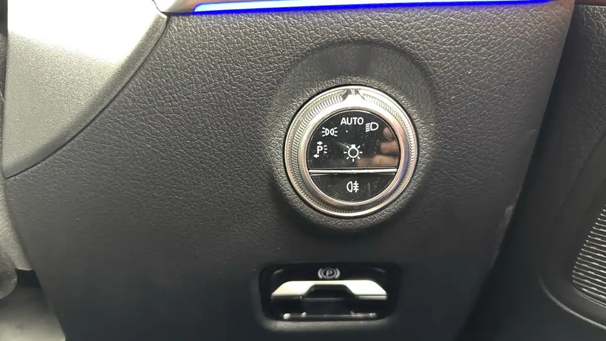 2022-mercedes-benz-c-class-big-23