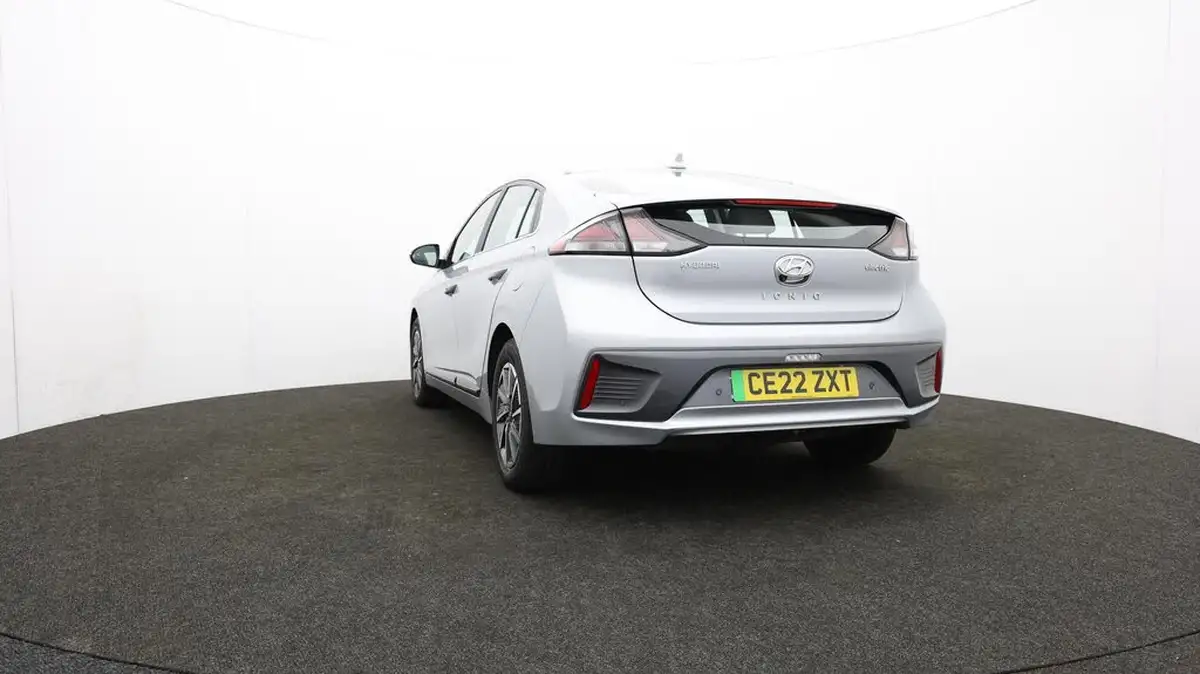 2022-hyundai-ioniq-e-premium-electric-big-26