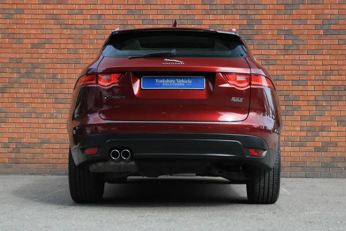 2016-jaguar-f-pace-20-i4d-portfolio-awd-auto-big-36
