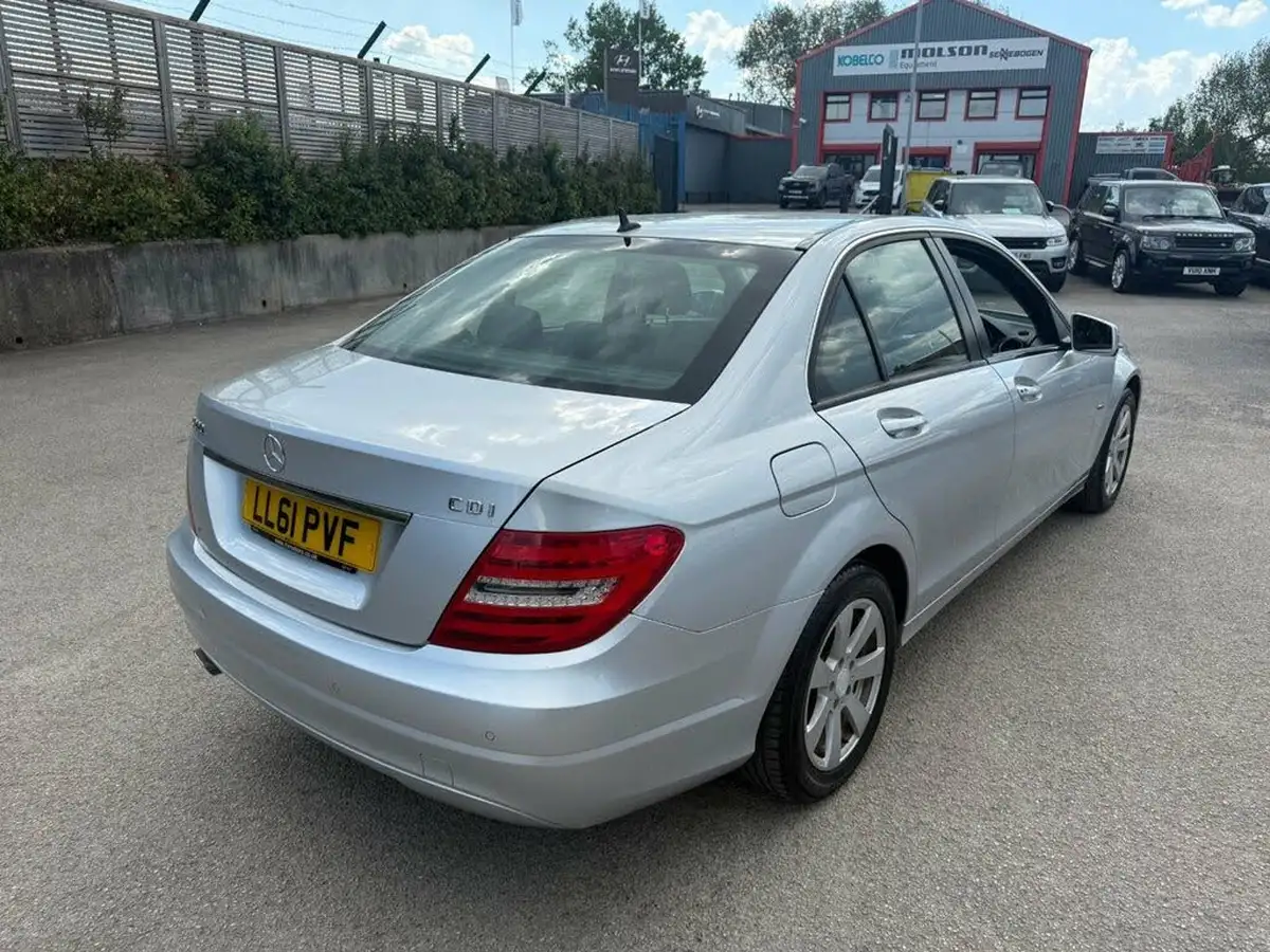 2011-mercedes-benz-c-class-21td-c220-cdi-se-edition-125-21cdi-170bhp-saloon-4d-auto-big-7