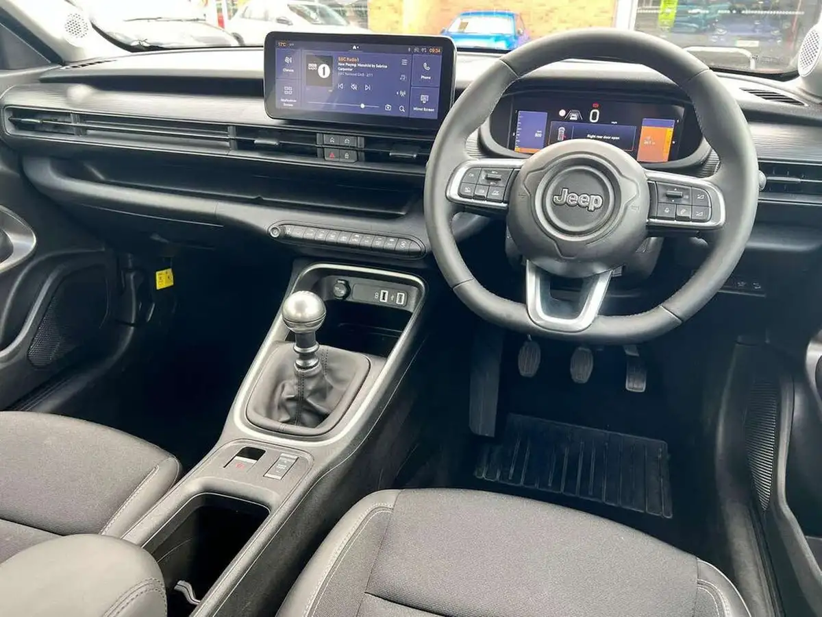 2024-jeep-avenger-12-gse-altitude-big-11
