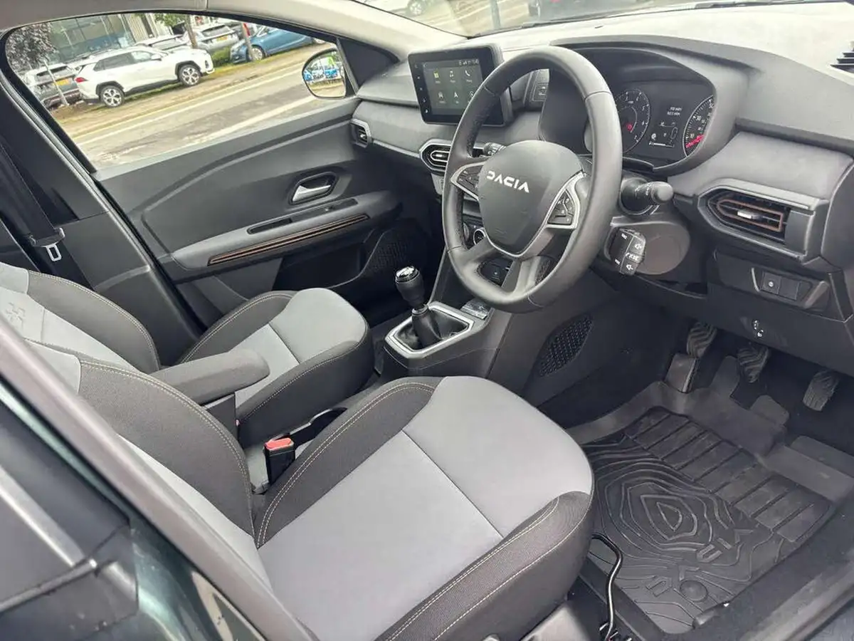 2025-dacia-sandero-stepway-10-tce-extreme-110bhp-big-9