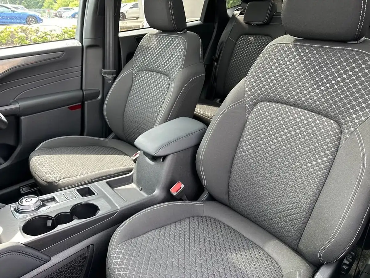 2024-ford-kuga-big-12