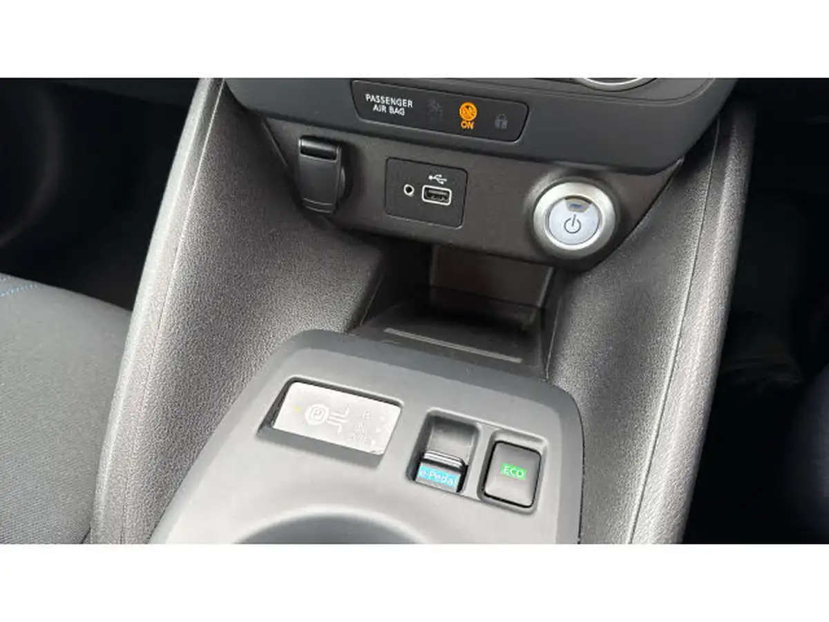 2022-nissan-leaf-e-acenta-39kwh-big-22