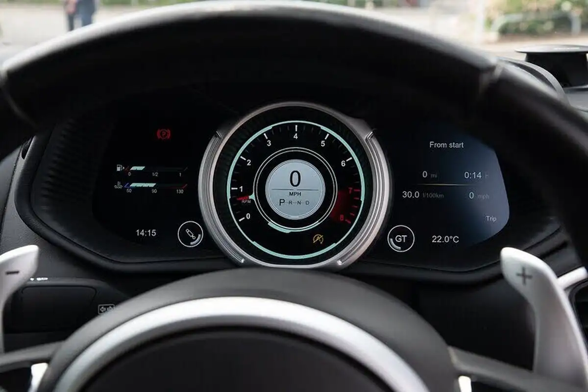 2016-aston-martin-db11-52-v12-launch-edition-big-16