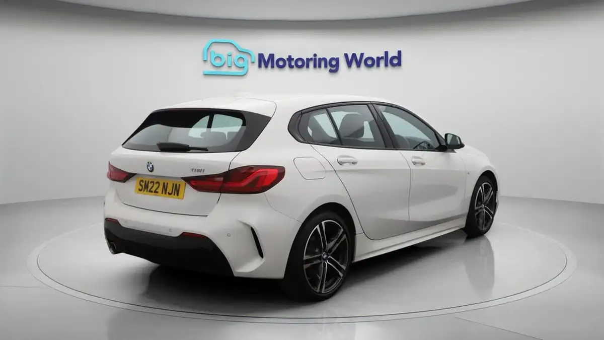 2022-bmw-1-series-15-118i-m-sport-lcp-big-7