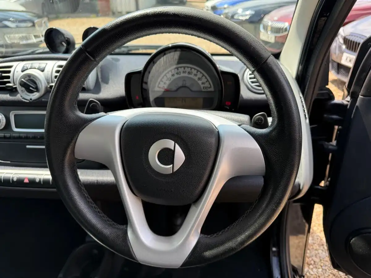 2013-smart-fortwo-10-edition-21-coupe-big-16