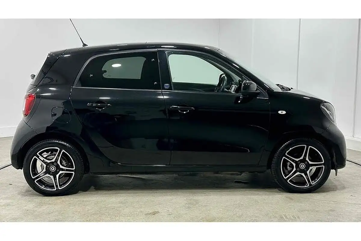2021-smart-forfour-eq-premium-big-4