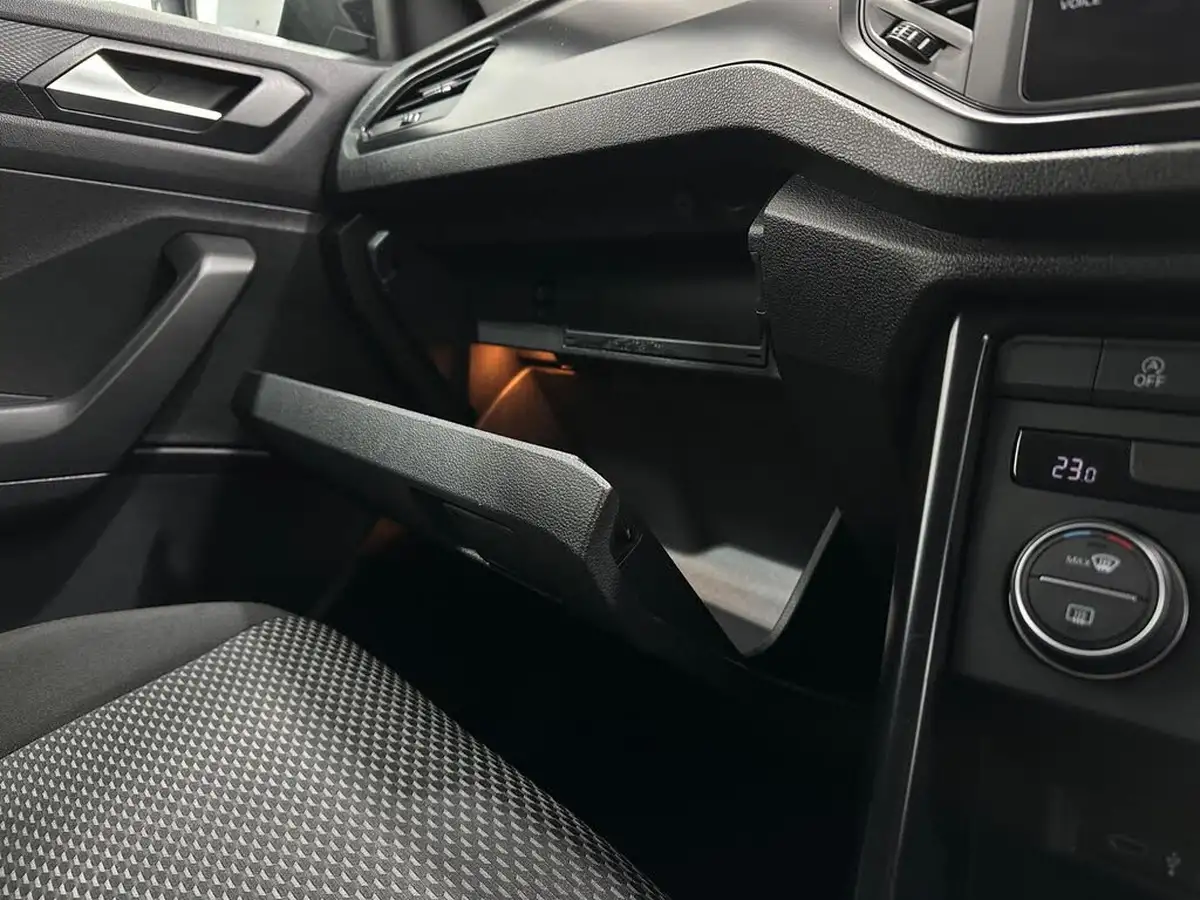 2021-volkswagen-t-roc-20tdi-s-big-19