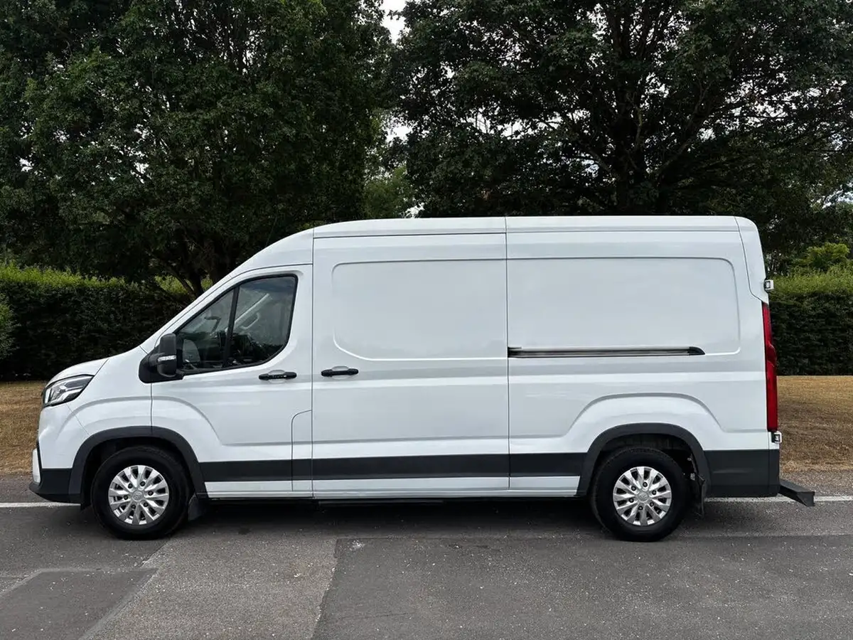 2022-maxus-e-deliver-9-e-lh-515kwh-big-2