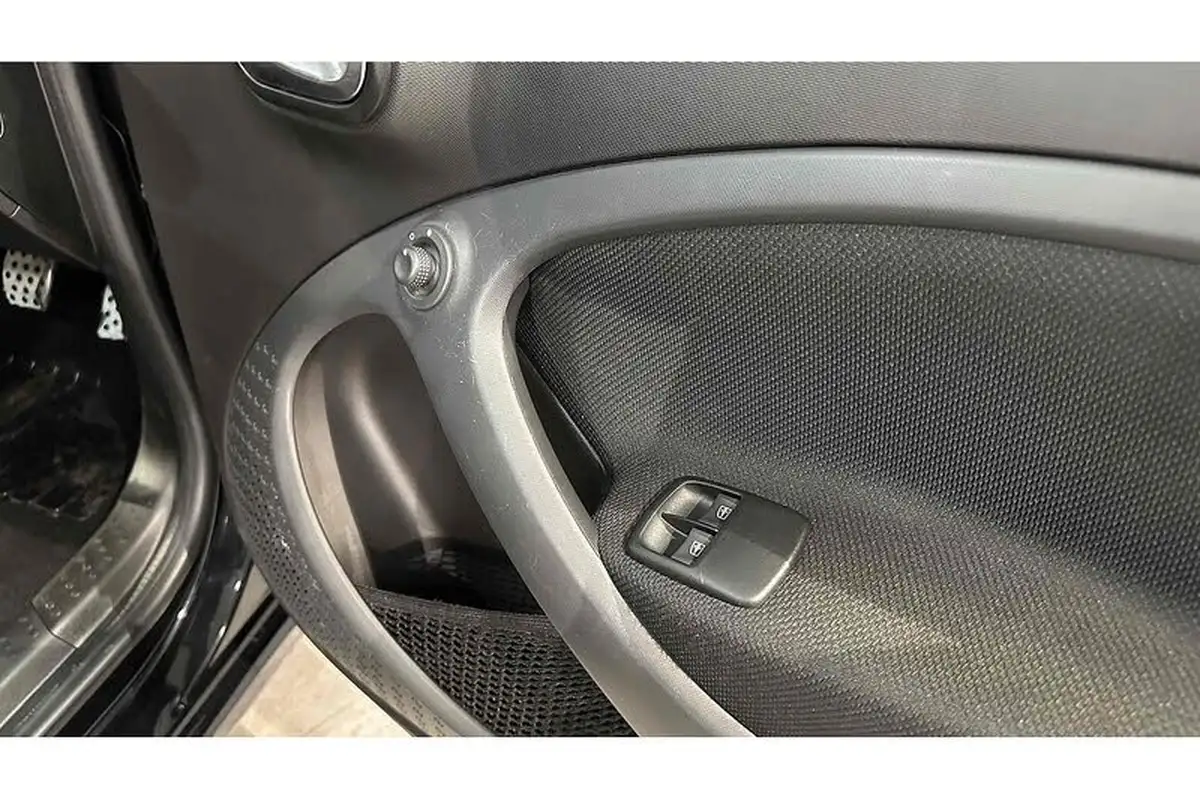 2021-smart-forfour-eq-premium-big-32