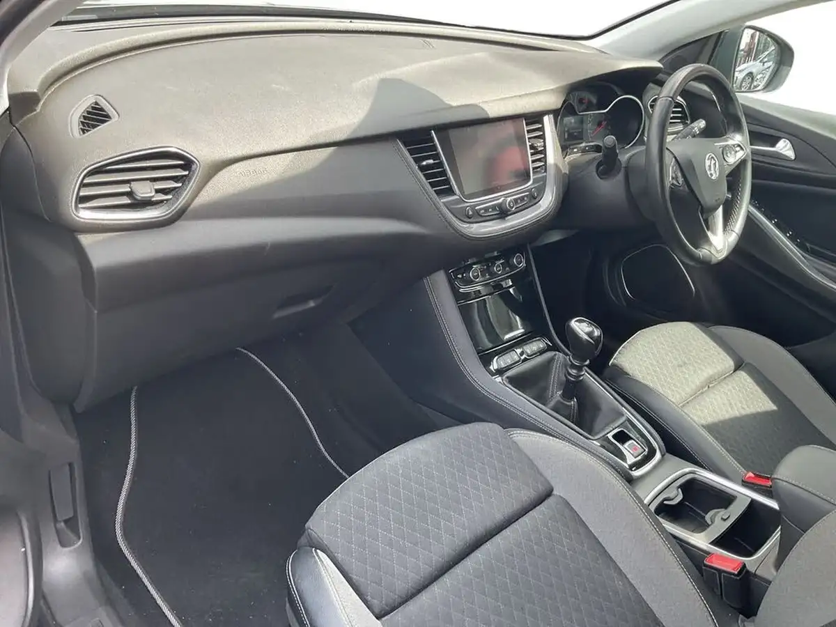 2019-vauxhall-grandland-x-12-sri-nav-big-7