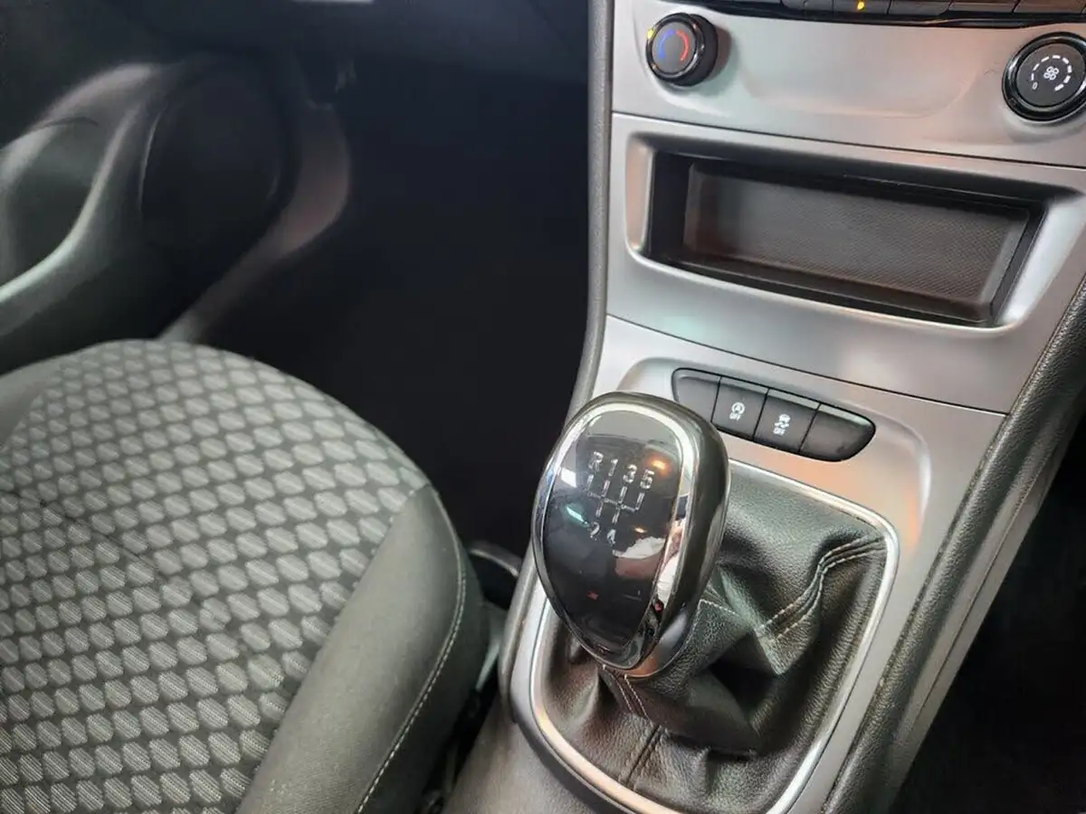 2019-vauxhall-astra-10i-turbo-design-sport-tourer-big-7