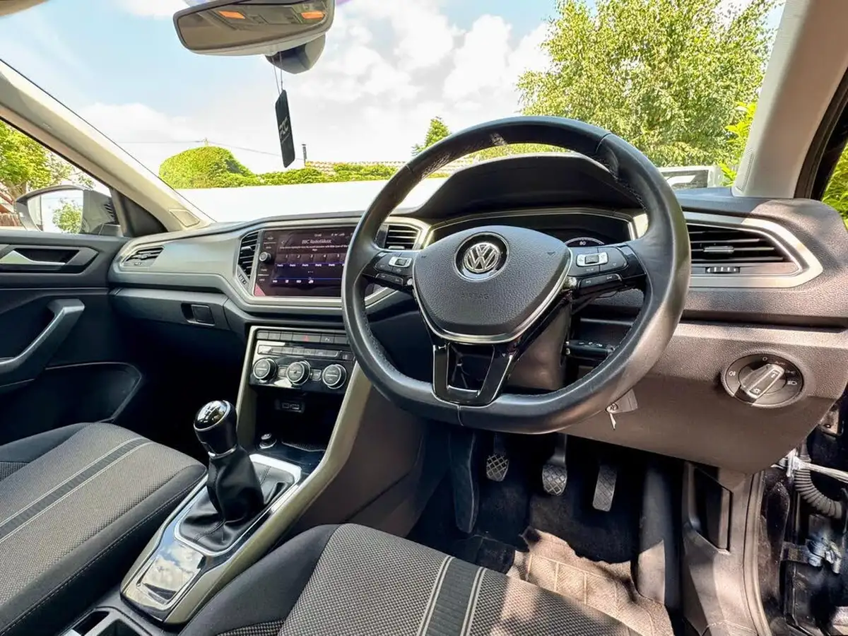 2020-volkswagen-t-roc-15-tsi-se-big-45