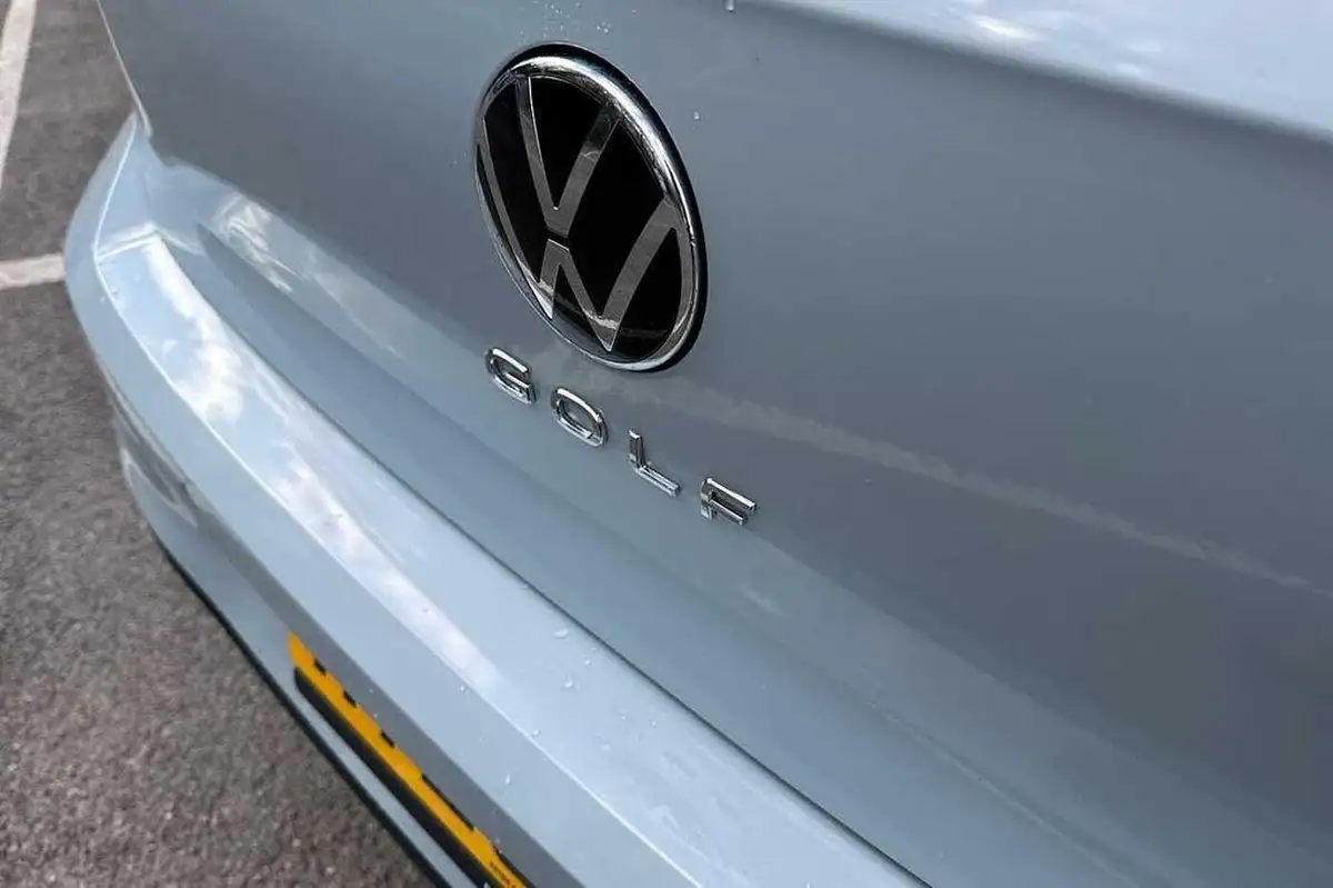 2025-volkswagen-golf-15-etsi-match-big-24