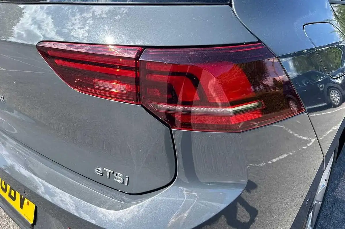 2025-volkswagen-golf-15-etsi-match-big-21