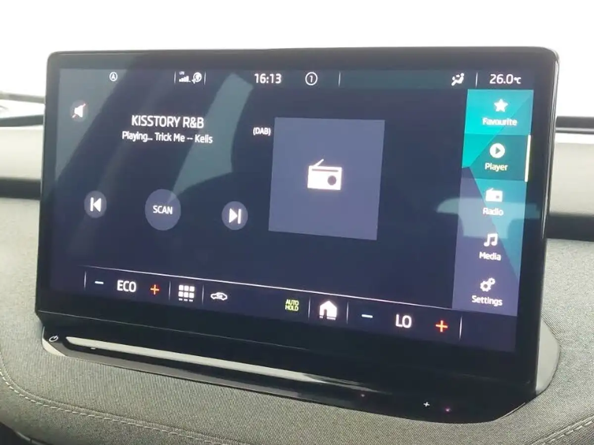 2022-skoda-enyaq-e-60-big-16