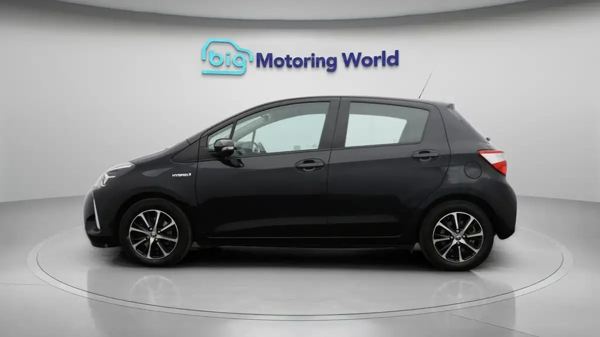 2020-toyota-yaris-15-vvt-i-icon-tech-98bhp-hybrid-1497cc-e-cvt-big-4