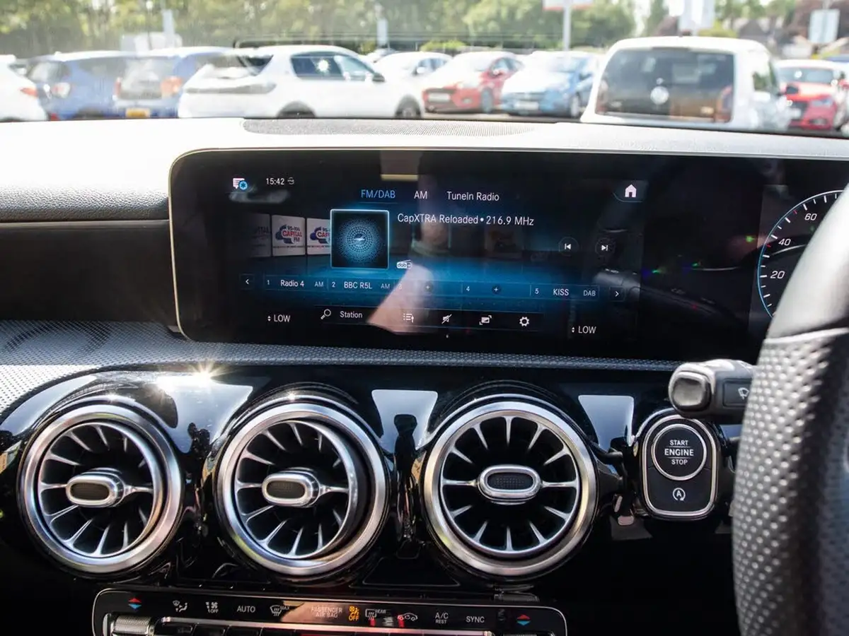2019-mercedes-benz-a-class-13-a200-amg-line-premium-hatchback-5d-big-22