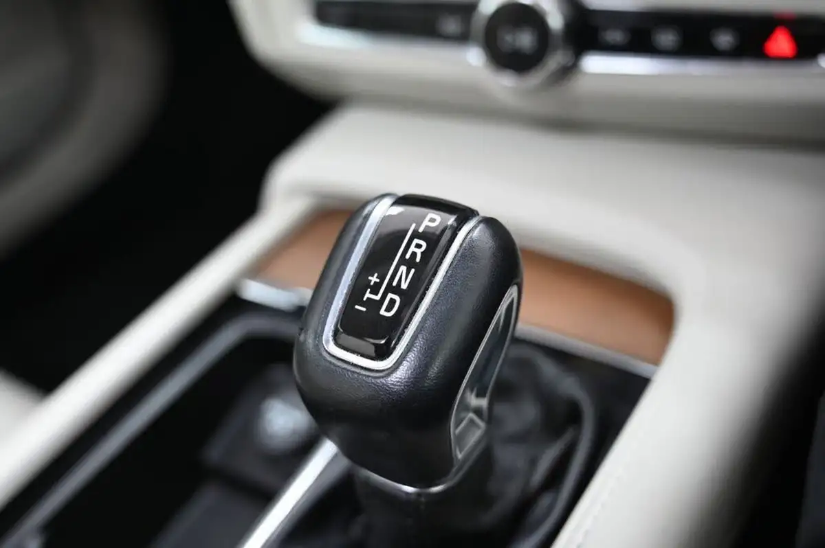 2018-volvo-s90-20td-d5-inscription-4x4-big-21
