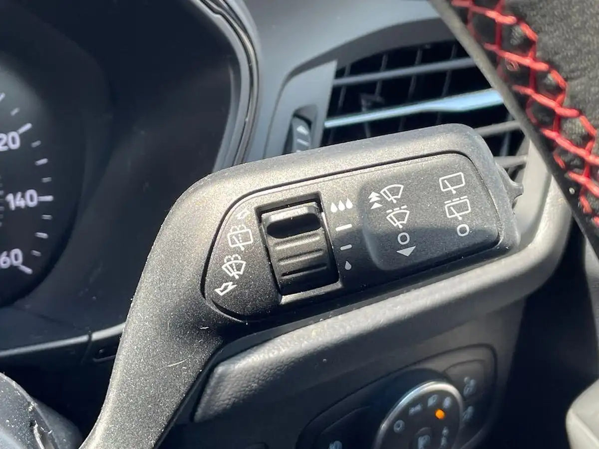 2019-ford-focus-10t-st-line-x-hatchback-big-30