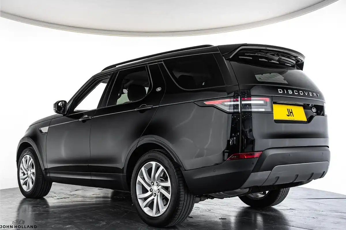 2020-land-rover-discovery-30-sd6-se-big-1