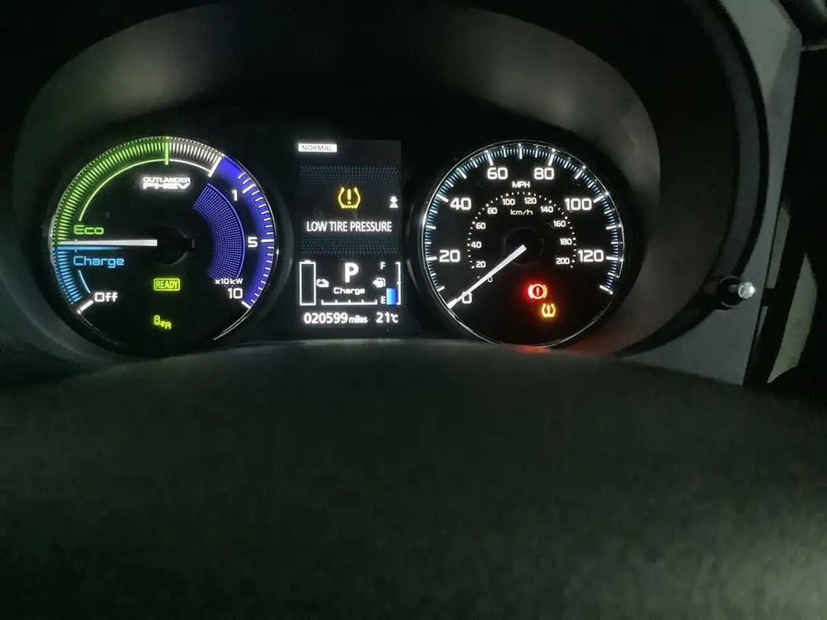 2019-mitsubishi-outlander-24-4h-phev-big-17