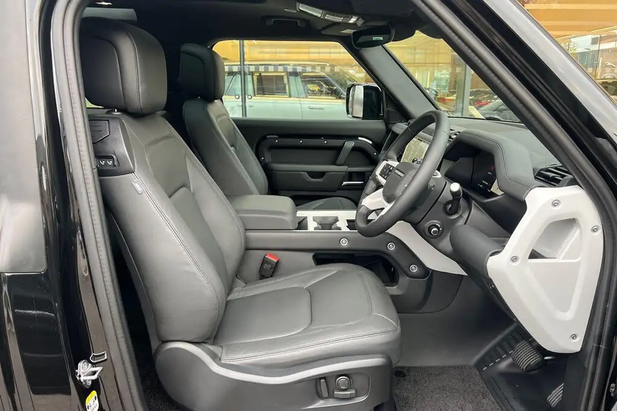 2024-land-rover-90-defender-30-d350-x-dynamic-hse-big-34