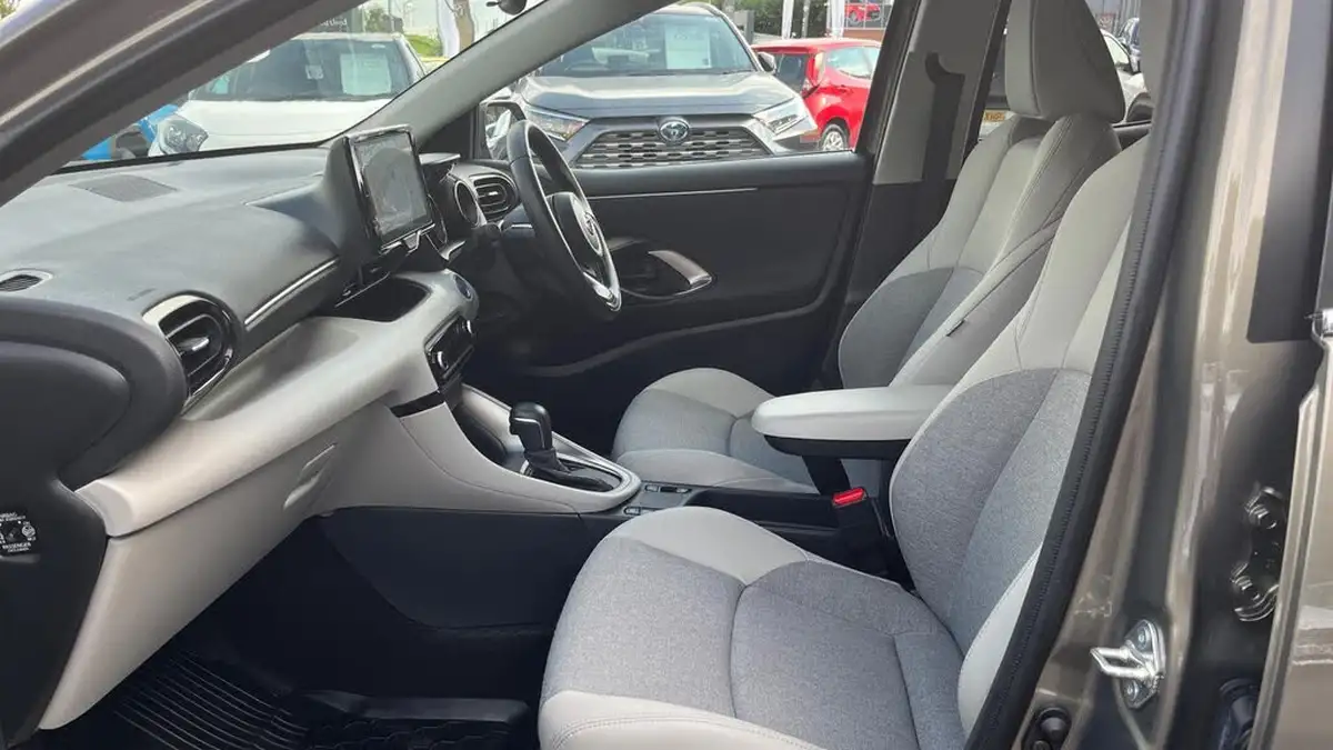 2023-toyota-yaris-15-vvt-i-excel-big-9