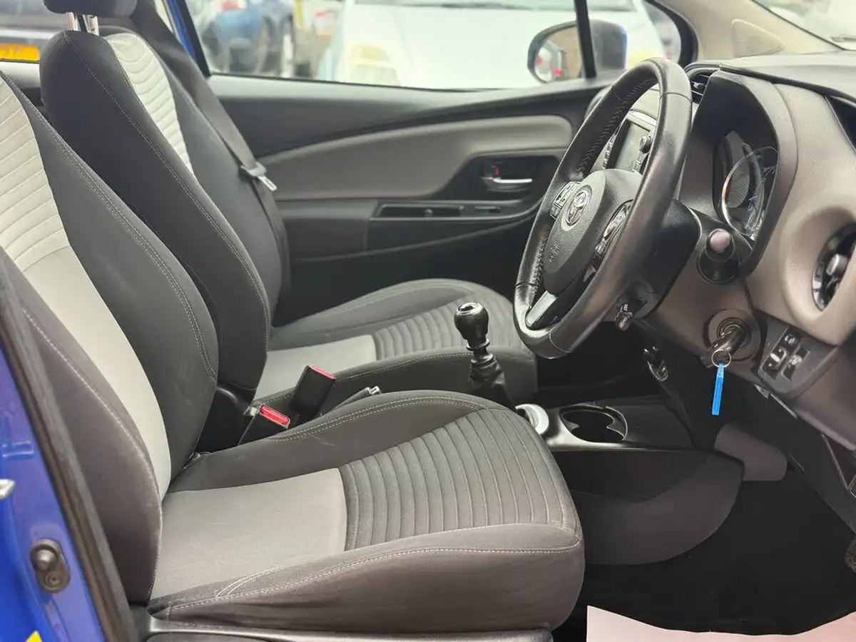 2018-toyota-yaris-15-vvt-i-icon-navi-big-34
