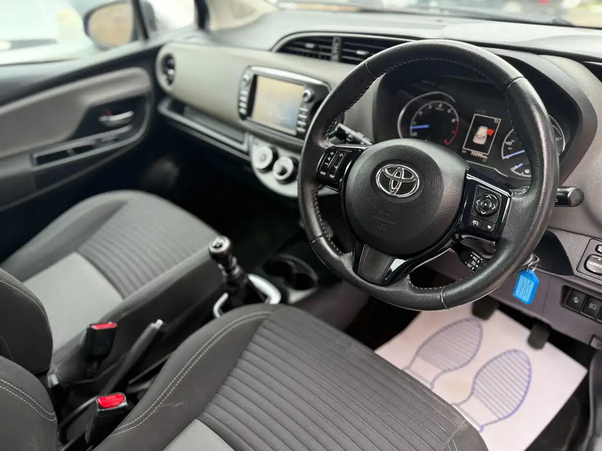 2018-toyota-yaris-15-vvt-i-icon-navi-big-10