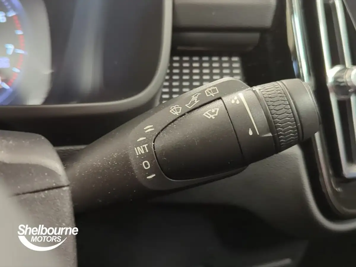 2020-volvo-xc40-15-t3-r-design-geartronic-big-24