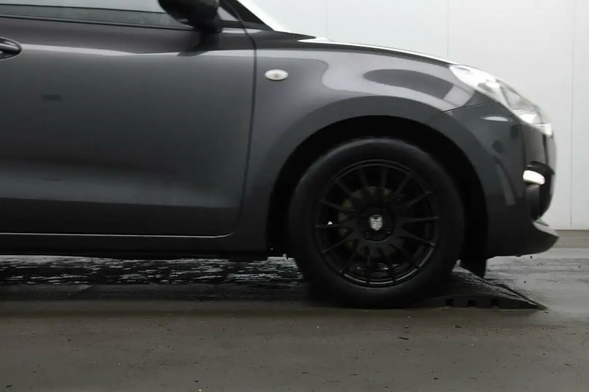 2019-suzuki-swift-12-dualjet-attitude-big-17