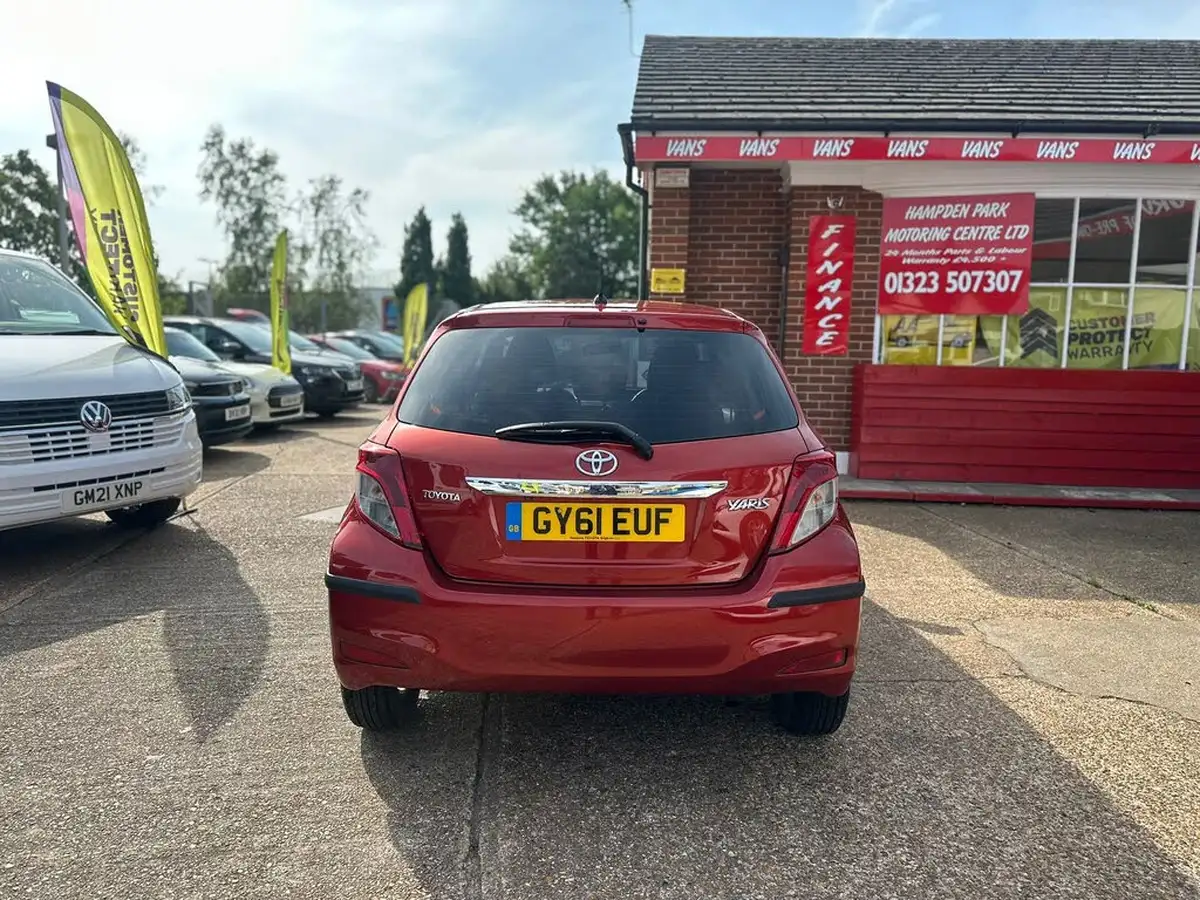 2011-toyota-yaris-133-tr-vvt-i-99bhp-5d-big-6