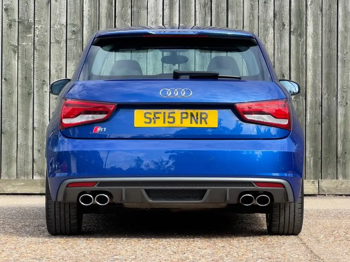 2015-audi-a1-20-s1-hatchback-3d-big-17