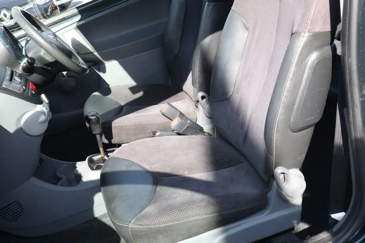 2011-toyota-aygo-10-aygo-ice-3d-big-38