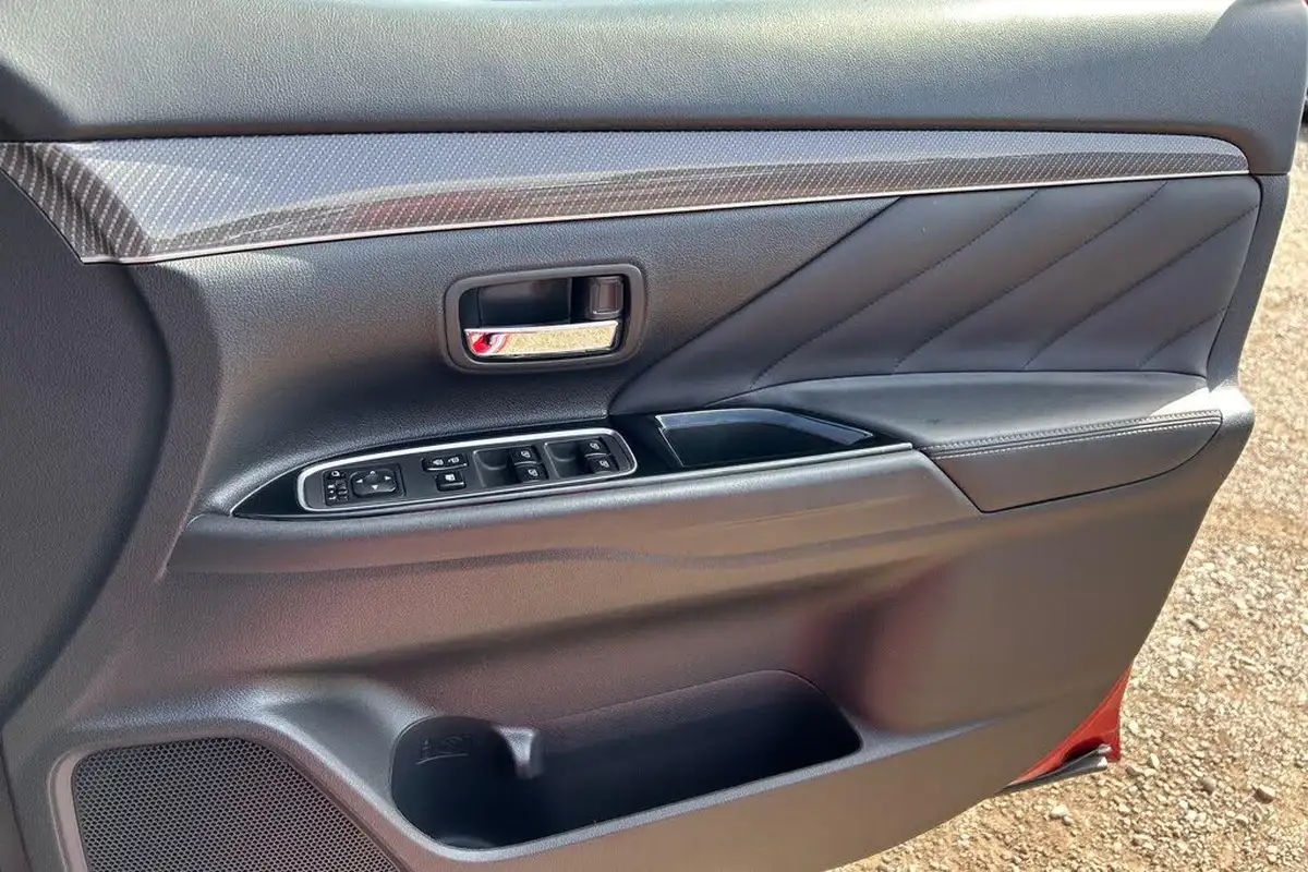 2019-mitsubishi-outlander-24-4h-phev-big-27