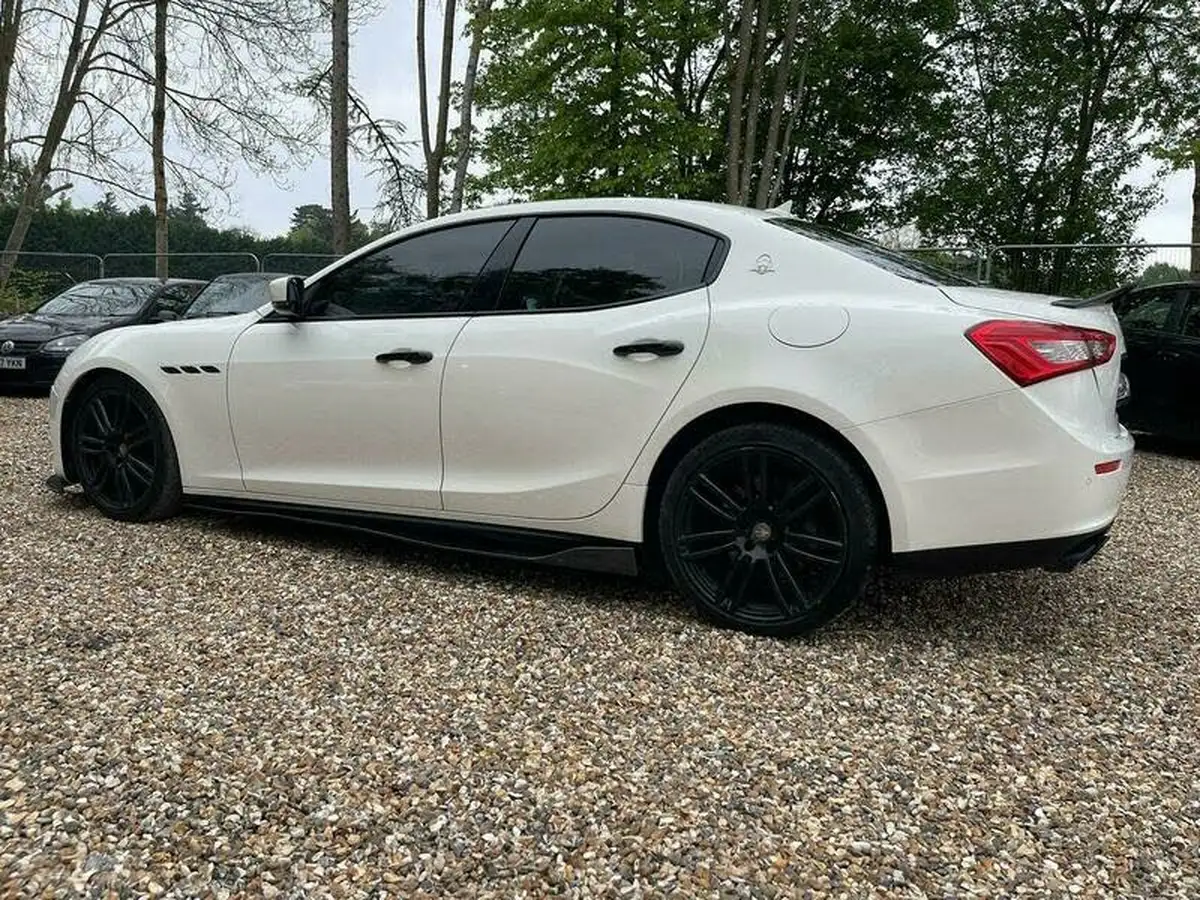 2014-maserati-ghibli-30td-big-6