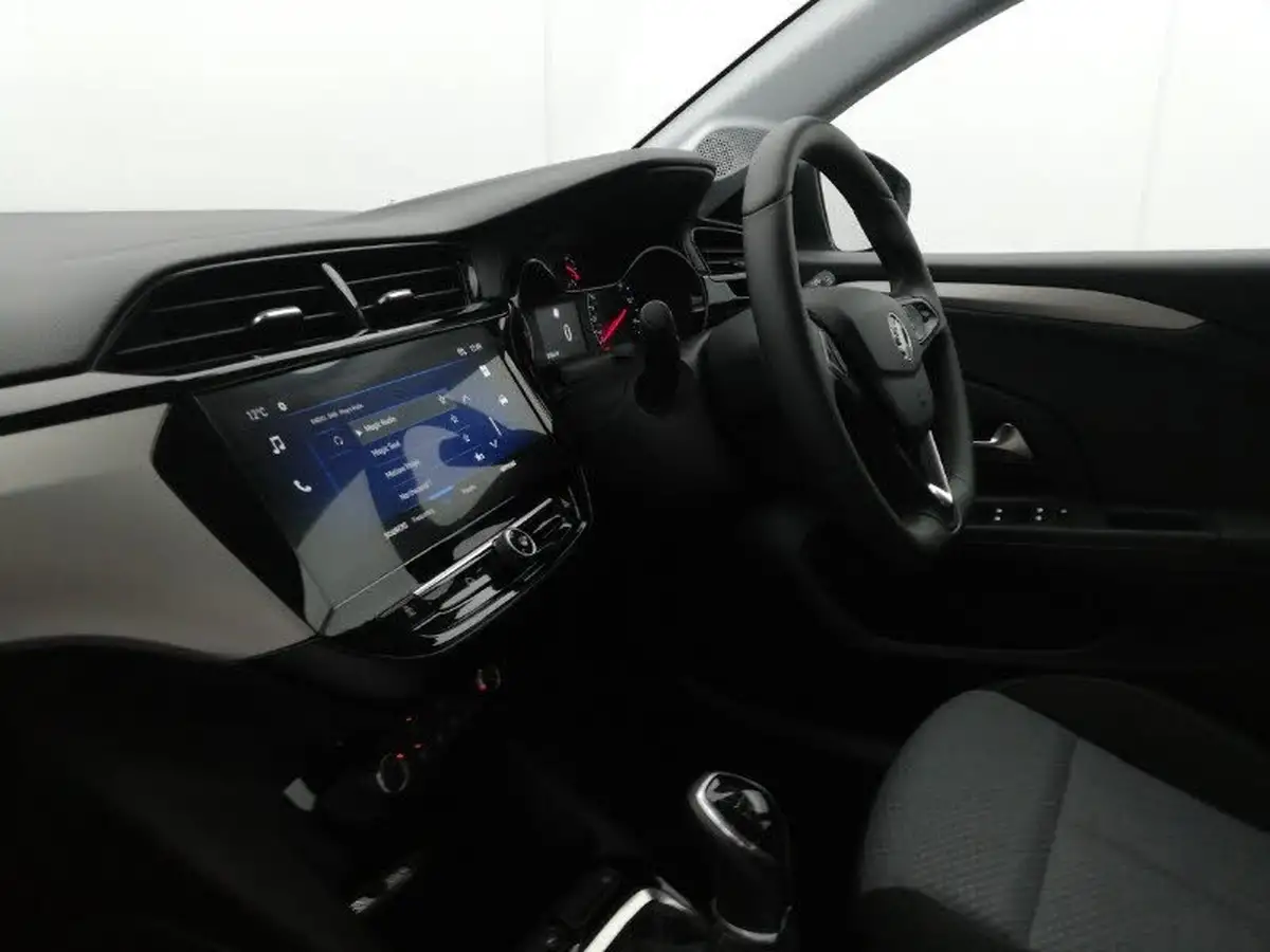 2024-vauxhall-corsa-12i-design-big-4