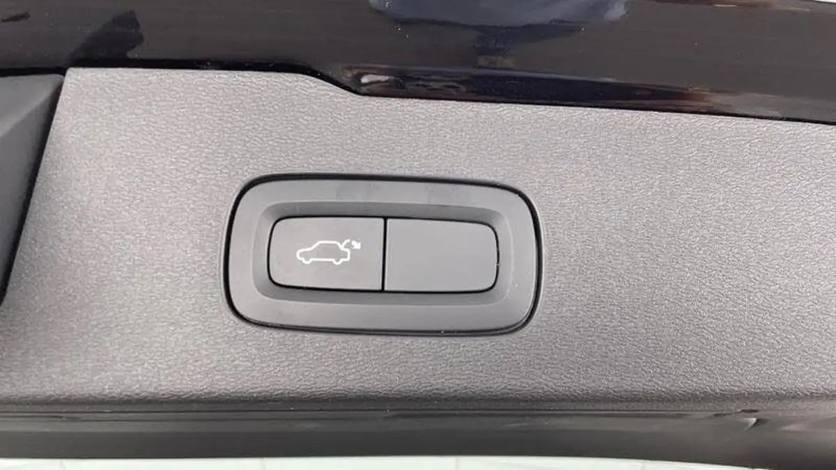 2022-volvo-v60-20-b3-momentum-161bhp-big-22