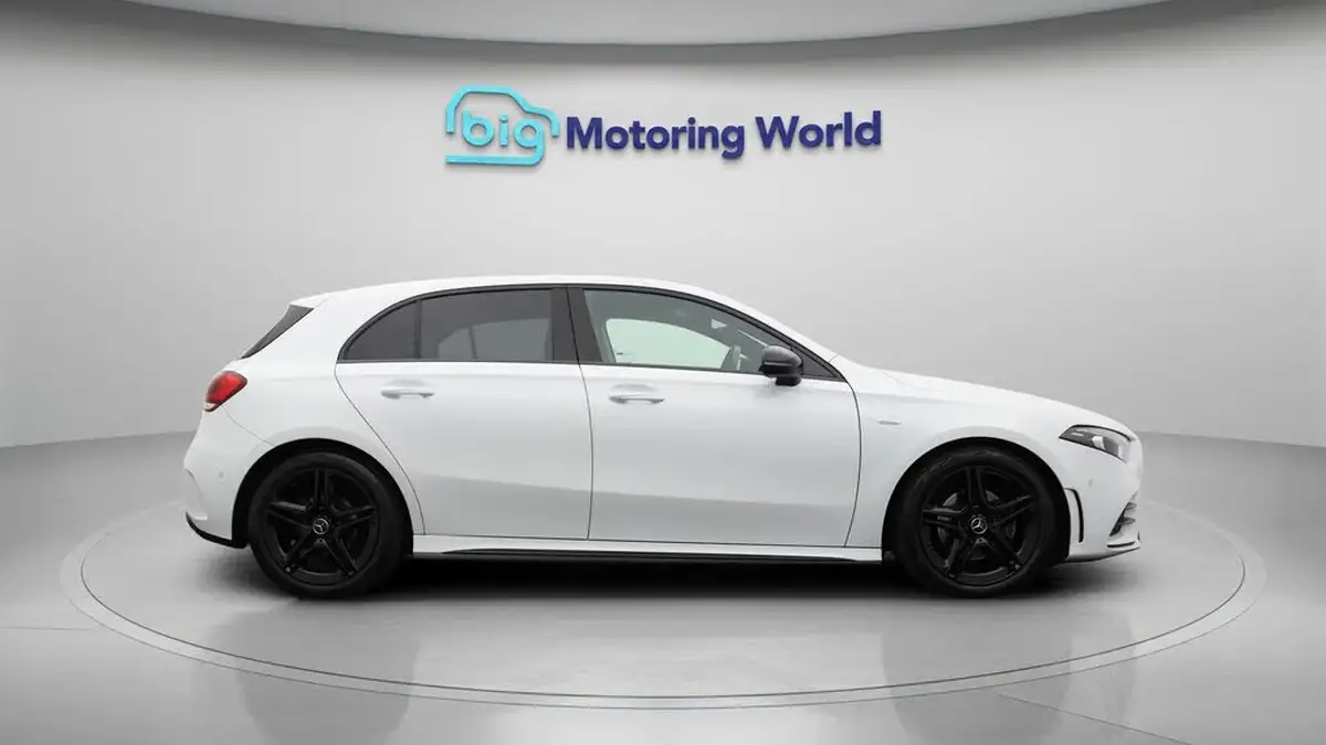 2022-mercedes-benz-a-class-13-a180-amg-line-executive-edition-hatchback-5d-7g-dct-big-8