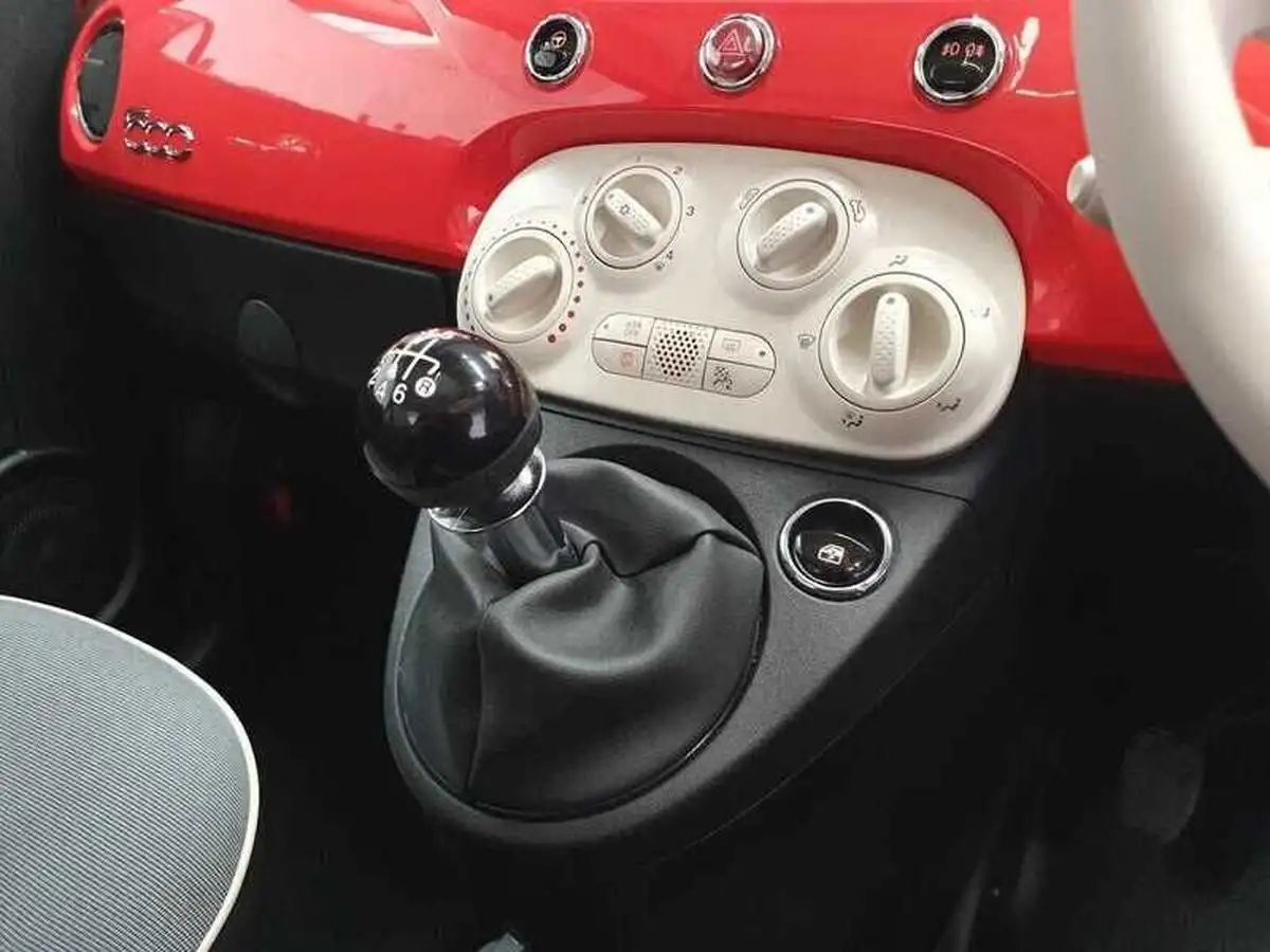 2021-fiat-500-10-lounge-big-14