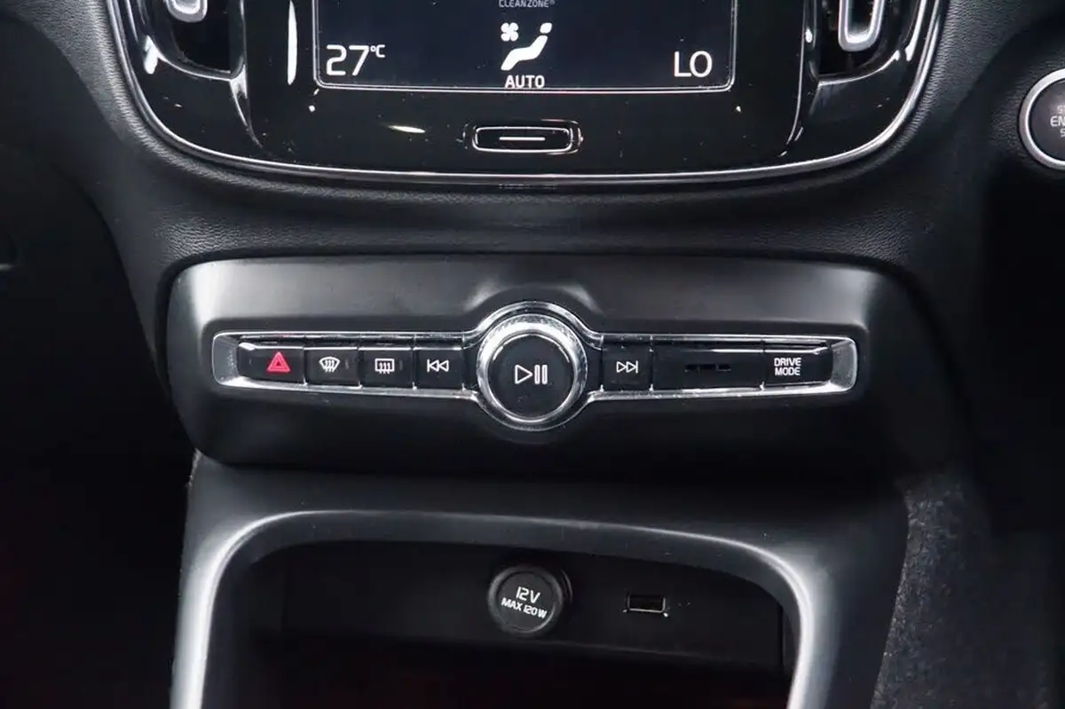 2020-volvo-xc40-15-t3-r-design-geartronic-big-17