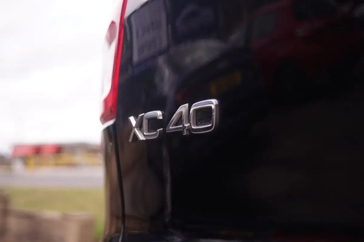 2020-volvo-xc40-15-t3-r-design-geartronic-big-41