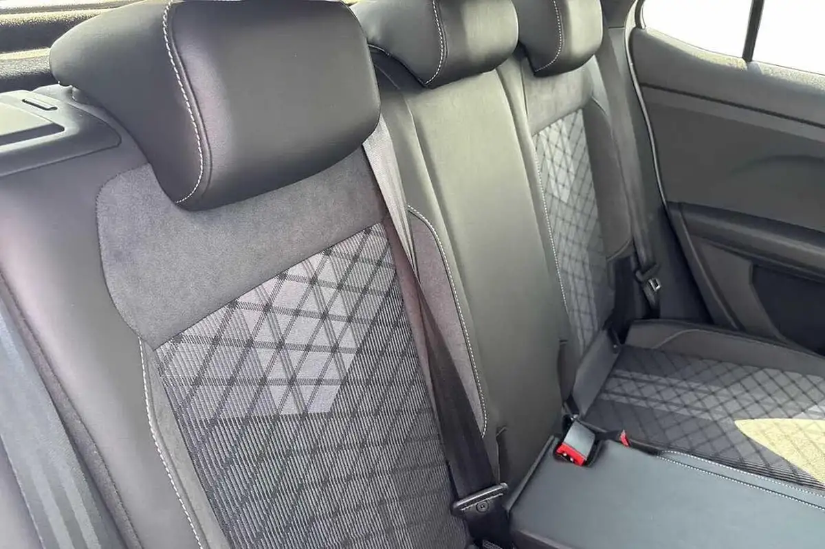 2025-volkswagen-t-cross-10-tsi-r-line-dsg-big-7