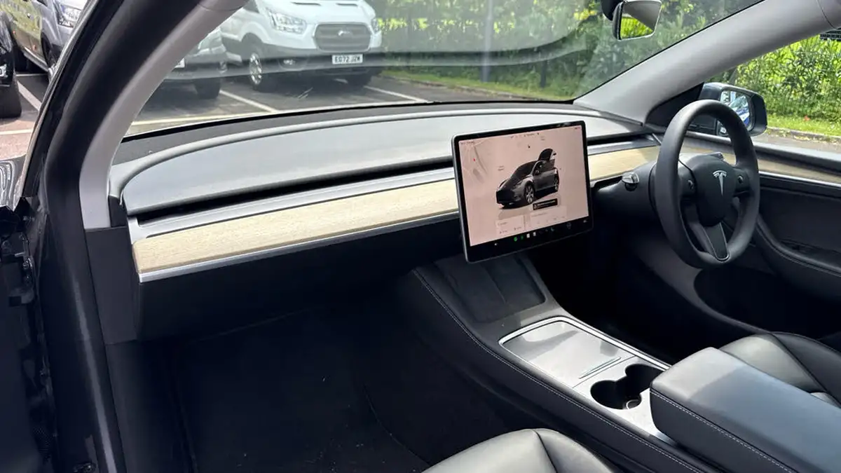 2023-tesla-model-y-e-rwd-big-9