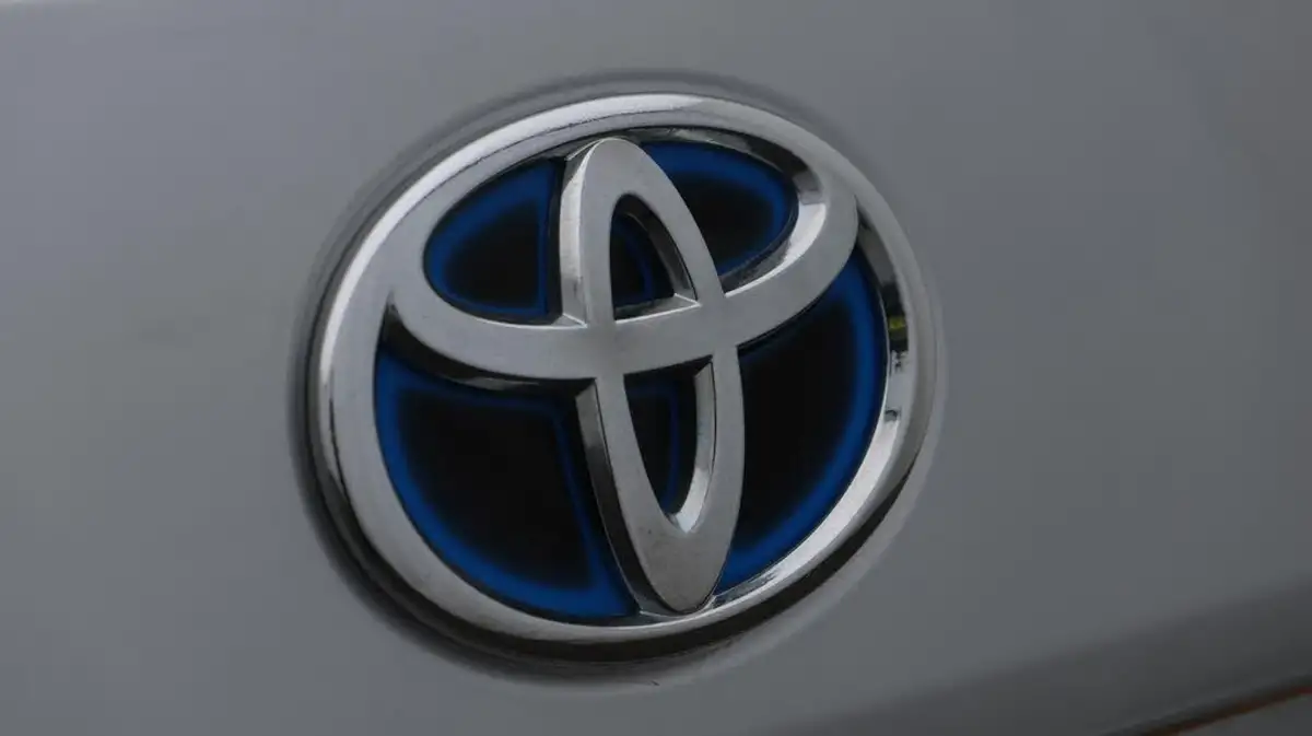 2020-toyota-corolla-18-vvt-i-icon-tech-spare-wheel-touring-sports-5d-big-21