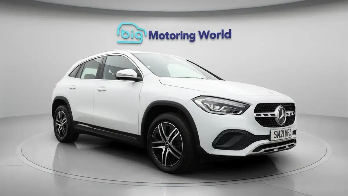 2021-mercedes-benz-gla-class-20d-gla-200d-sport-big-1